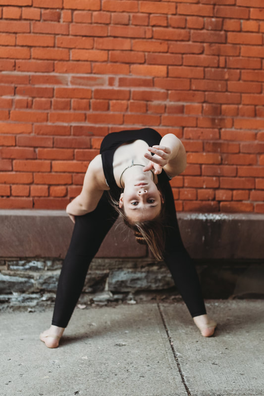 Signature Dance Company dancers