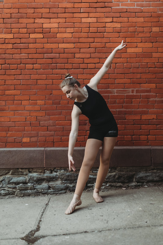 Signature Dance Company dancers