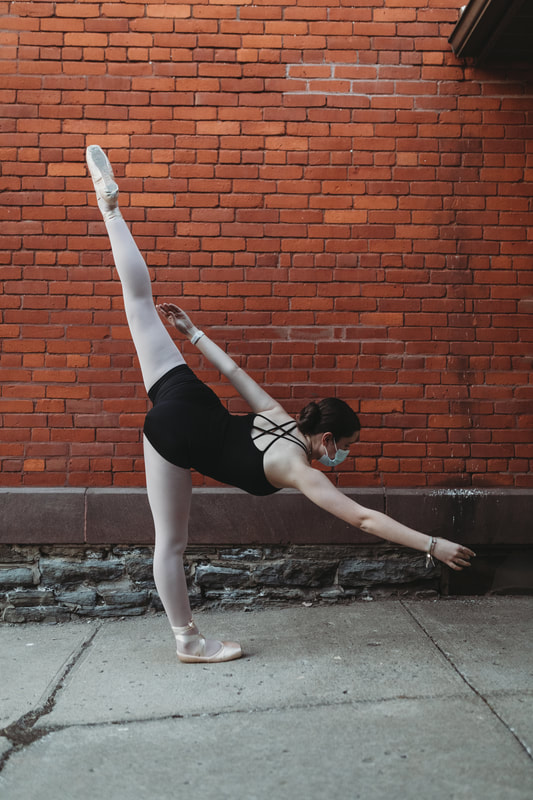 Signature Dance Company dancers